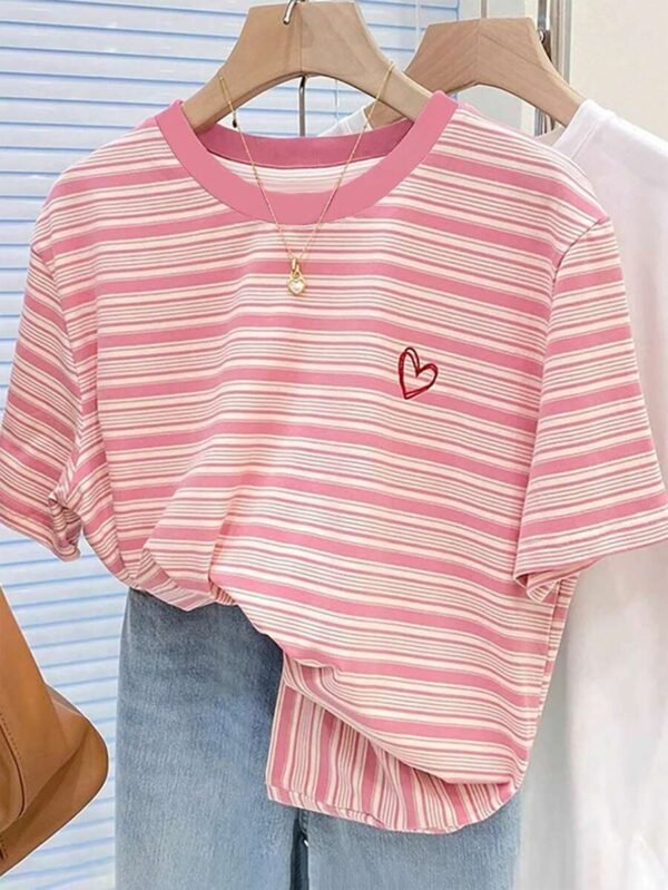 Camiseta regular de cuello redondo con rayas rosadas - Imagen 2