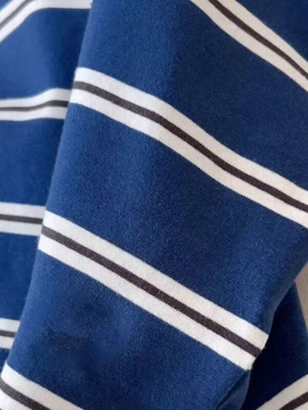Camiseta de cuello redondo de estilo casual a rayas azules y blancas - Imagen 2