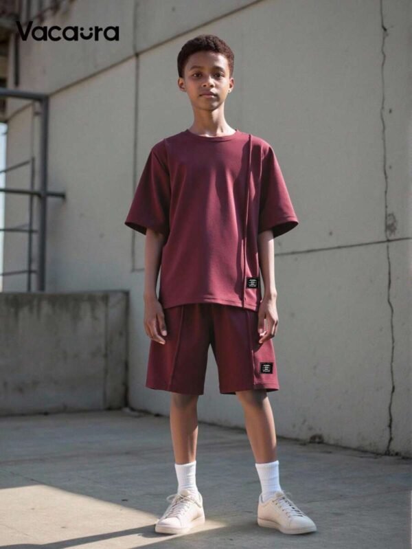 Camiseta de manga corta de cuello redondo de unicolor y shorts para niños
