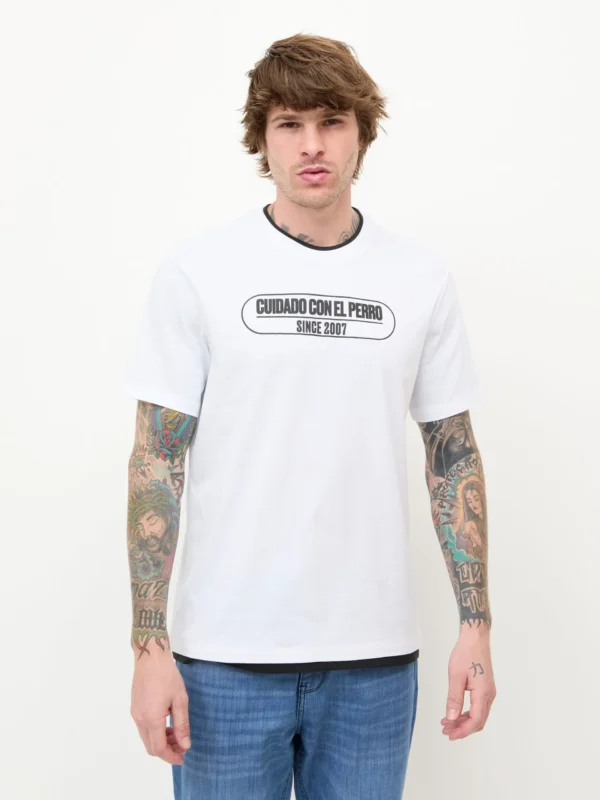 Playera Cuidado con El Perro Branding Blanca