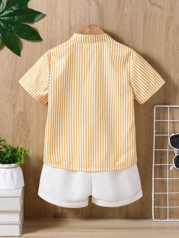 Conjunto de camisa manga corta a rayas y pantalones cortos para niños - Imagen 3