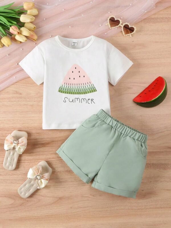 Camiseta de cuello redondo y pantalones cortos verdes para niñas