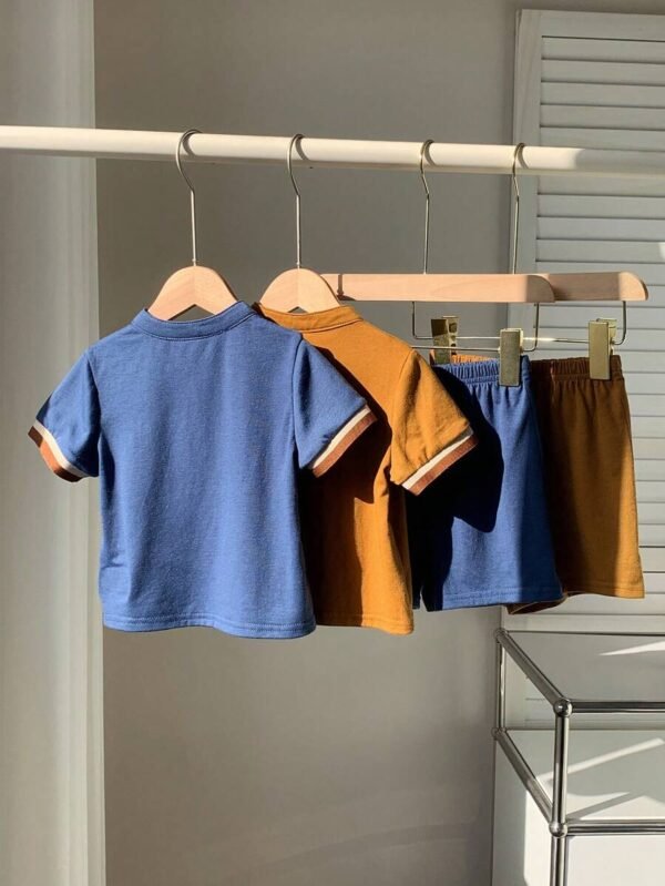 Camiseta polo y shorts elásticos de cintura con estampado de bloques - Imagen 3