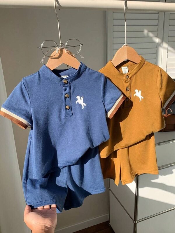 Camiseta polo y shorts elásticos de cintura con estampado de bloques - Imagen 2