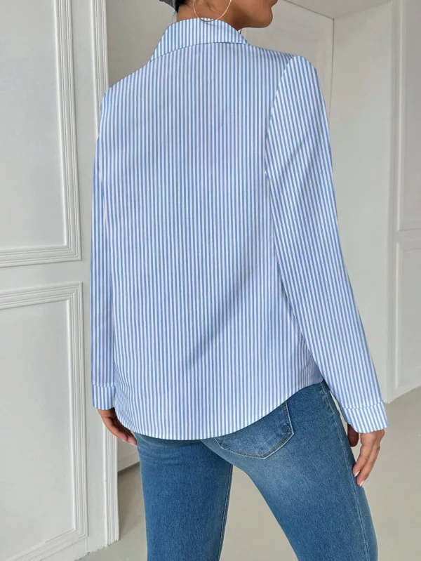 Blusa blanca de manga larga con bolsillo y ajuste ceñido - Imagen 3