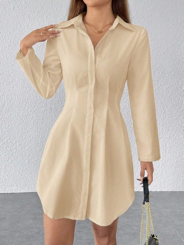 Vestido camisa de botones con cintura ceñida y mangas enrollada - Imagen 2
