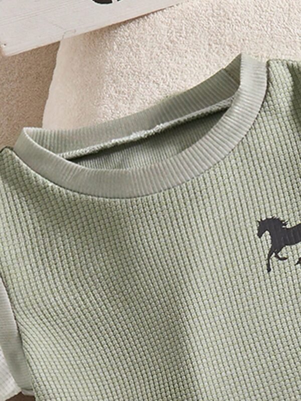 Camiseta y shorts con gorro de tela tipo gofre para niños bebés - Imagen 2