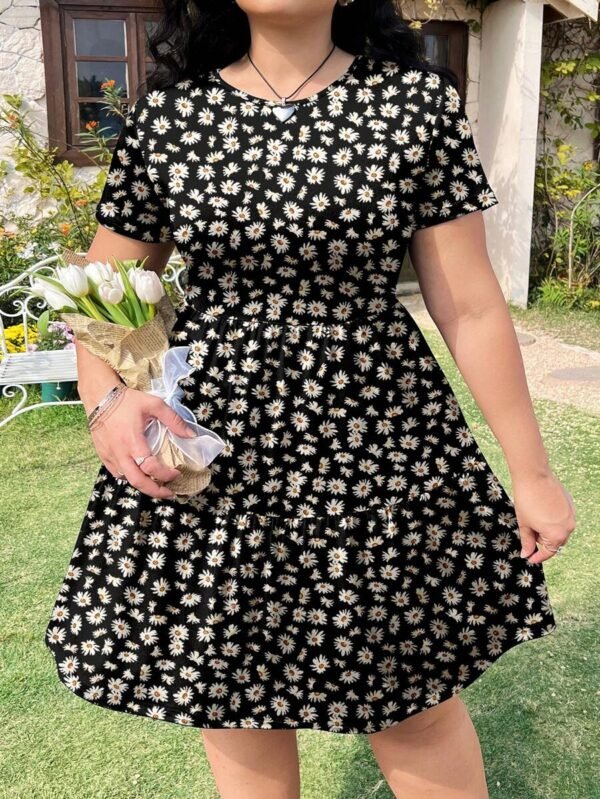 Vestido camiseta de manga corta con estampado floral