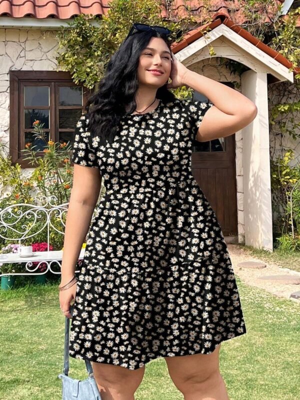 Vestido camiseta de manga corta con estampado floral - Imagen 2