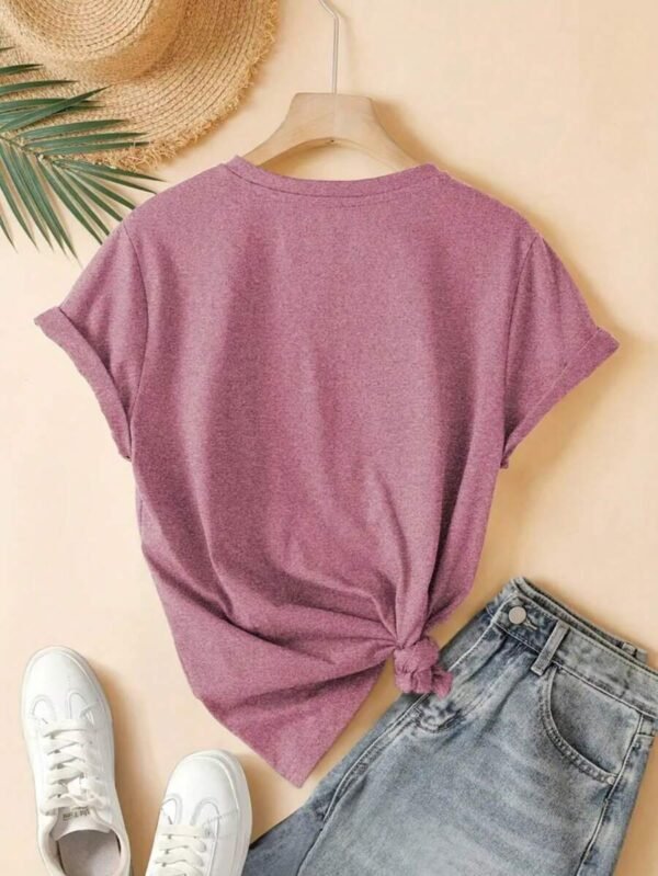 Camiseta deportiva de manga corta y cuello redondo con estampado de corazones - Imagen 3