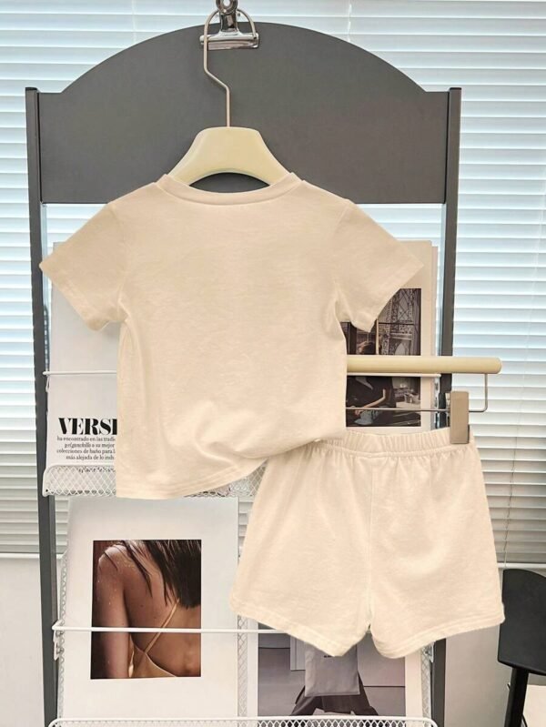 Camiseta de manga corta con estampado de letras y pantalones cortos - Imagen 3