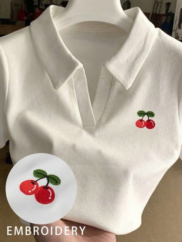 Camiseta con bordado de cerezas para mujer