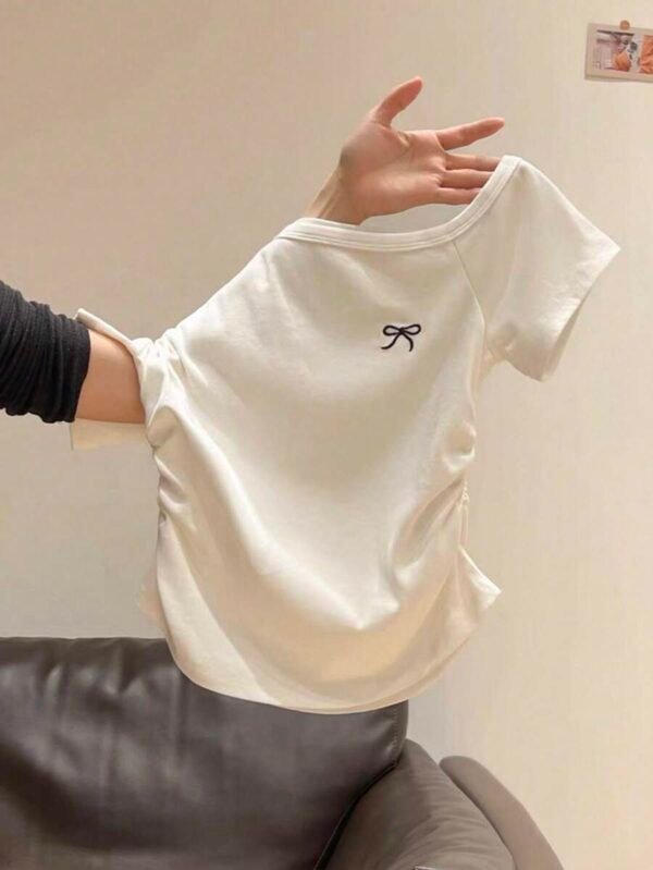 Camiseta ajustada de manga corta asimétrica con hombros deslizantes - Imagen 3