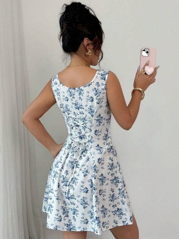 Vestido corto de mujer con cuello cuadrado sin mangas - Imagen 3