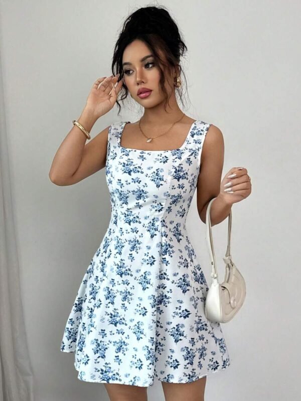 Vestido corto de mujer con cuello cuadrado sin mangas - Imagen 2