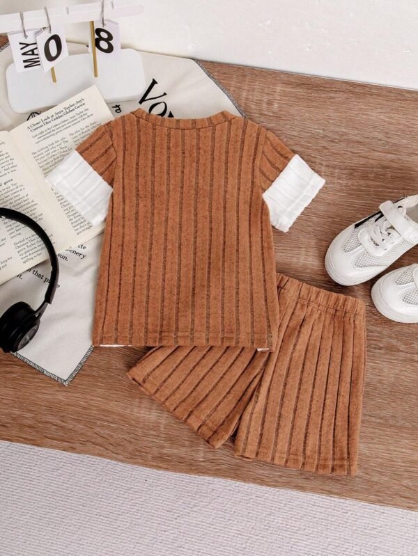 Conjunto de 2 piezas para bebé niño con parte superior acanalada - Imagen 3