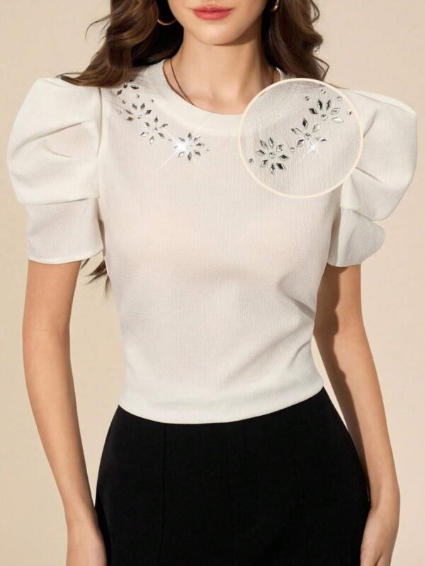 Blusa de manga abullonada con decoración de diamantes