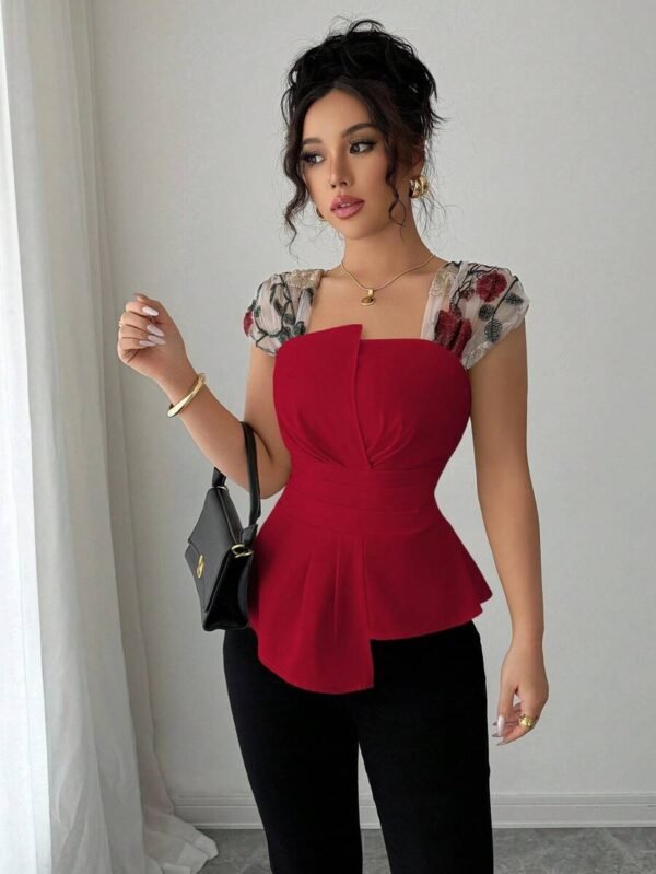 Blusa asimétrica de mujer con cintura ceñida - Imagen 2