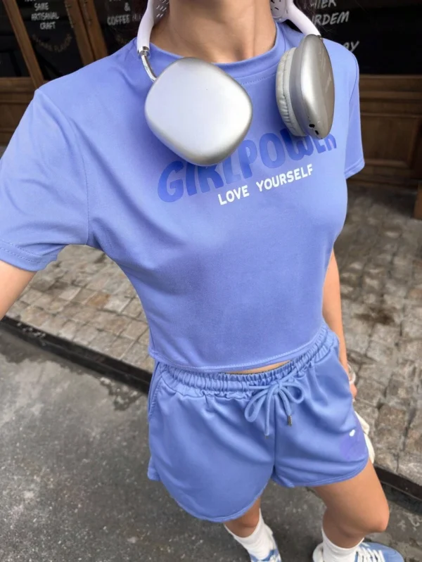 Camiseta con gráficos y pantalones cortos con cordón en la cintura - Imagen 2