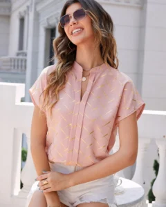 Blusa de mangas de murciélago con cuello en pico y estampado