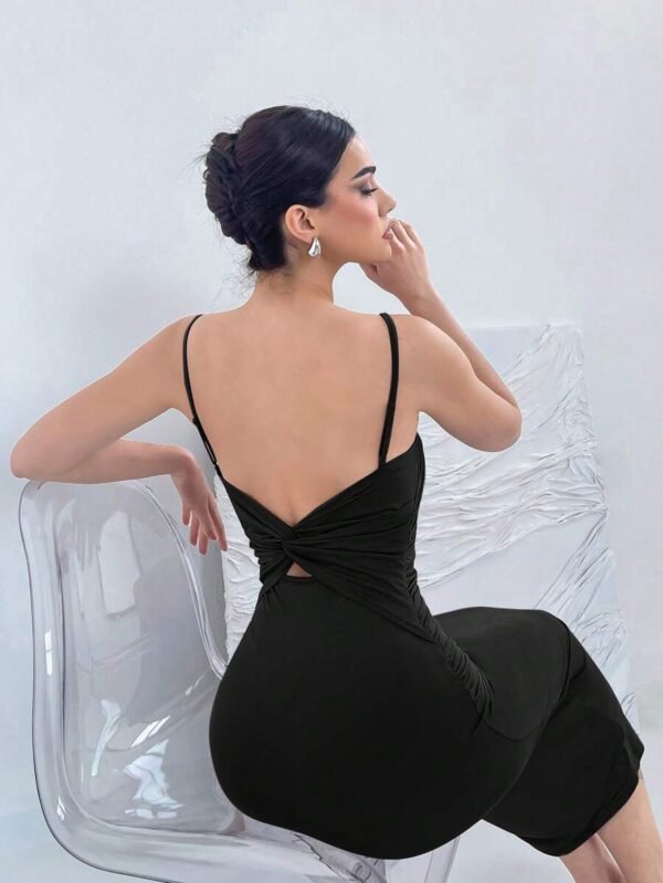 Vestido largo de verano sin mangas con nudo trasero