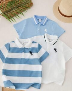 Polo de manga corta con estampado universitario de estilo deportivo