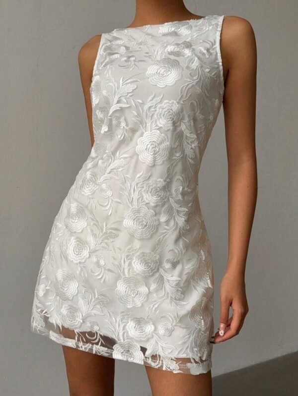 Vestido mini sin mangas, espalda descubierta y con bordado floral - Imagen 2