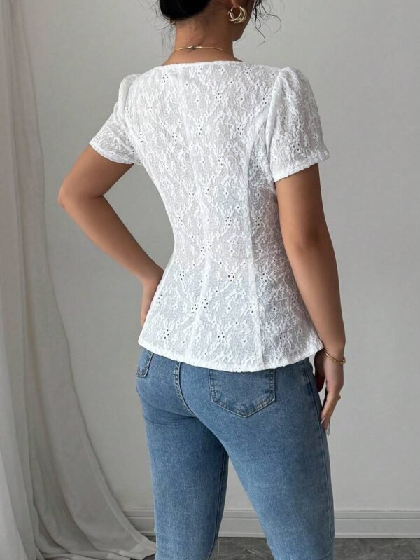 Blusa de mujer elegante de unicolor con bordado calado - Imagen 3