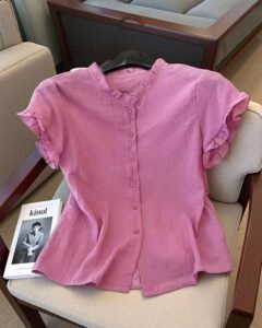 Blusa de mujer informal con cuello de volantes de color púrpura