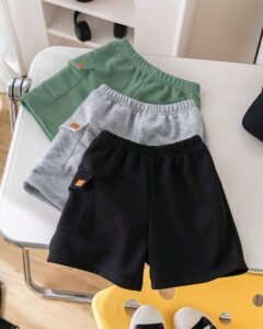 Pantalones cortos de punto con decoración de parche de bolsillo