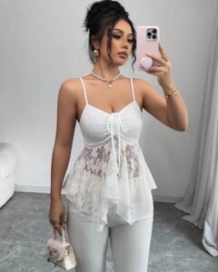 Blusa elegante de unicolor con encaje y dobladillo asimétrico