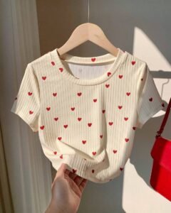 Camiseta de manga corta informal de mujer con estampado de corazón