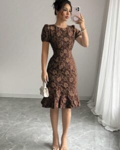 Vestido de media manga con cuello redondo y textura jacquard de unicolor