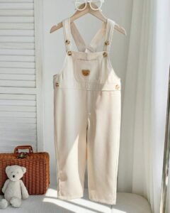 Peto para niños pequeños con logo gráfico de oso