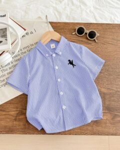 Camisa de manga corta con cuello de solapa a rayas