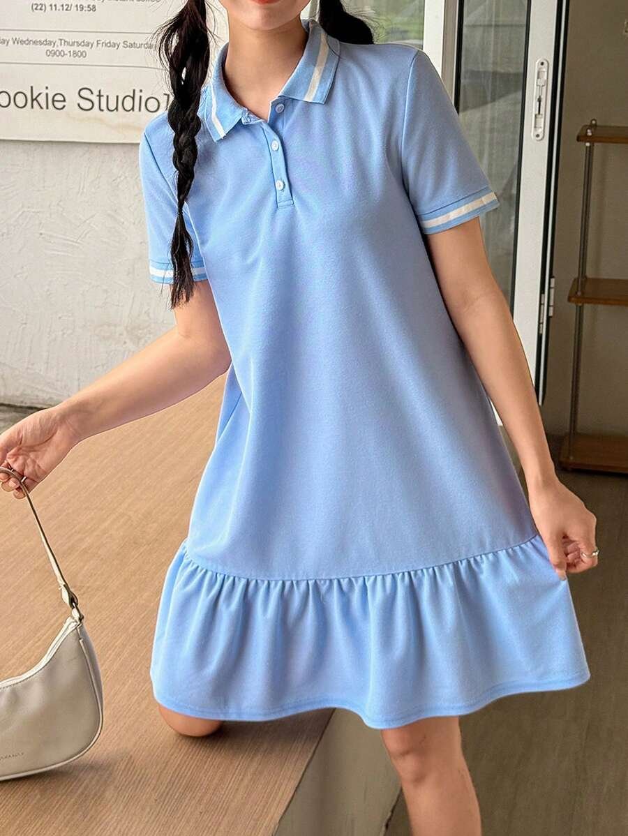 Vestido casual y cómodo de cuello alto con contraste