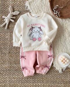 Sudadera de manga larga con estampado y pantalones