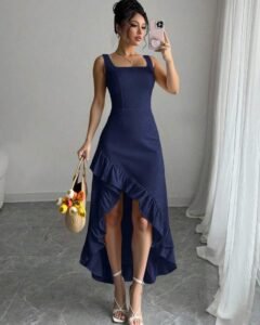 Vestido de mujer con cuello cuadrado y volantes en el bajo