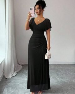 Vestido morado claro con cuello en V y mangas con volantes