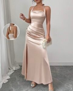Vestido camisero elegante de color champagne, con tela de satén elástica