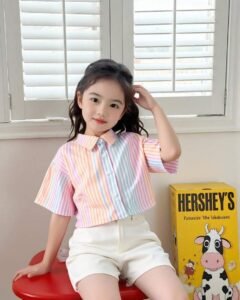 Blusa corta informal a rayas de colores para niñas