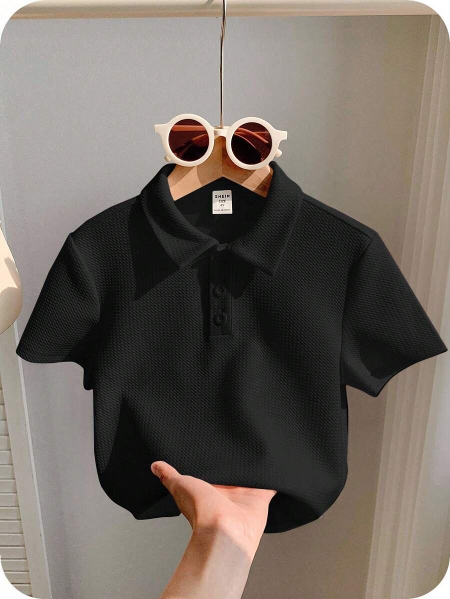 Camisa polo de manga corta con textura de tela retro de arte