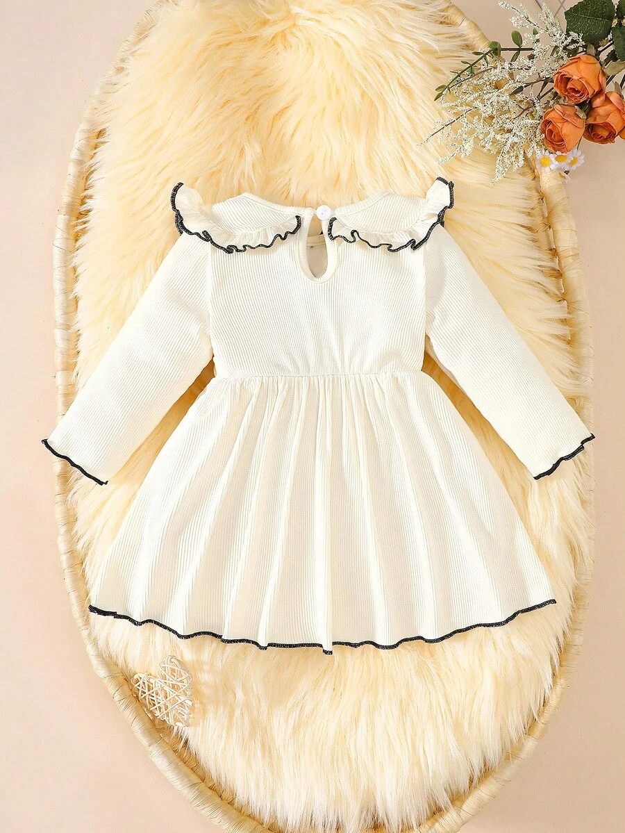 Vestido manga larga blanca, puños con lazo y dobladillo con volantes - Imagen 3