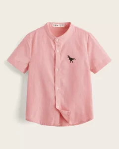 Camisa con botones delanteros de ajuste regular y estampado de dinosaurio