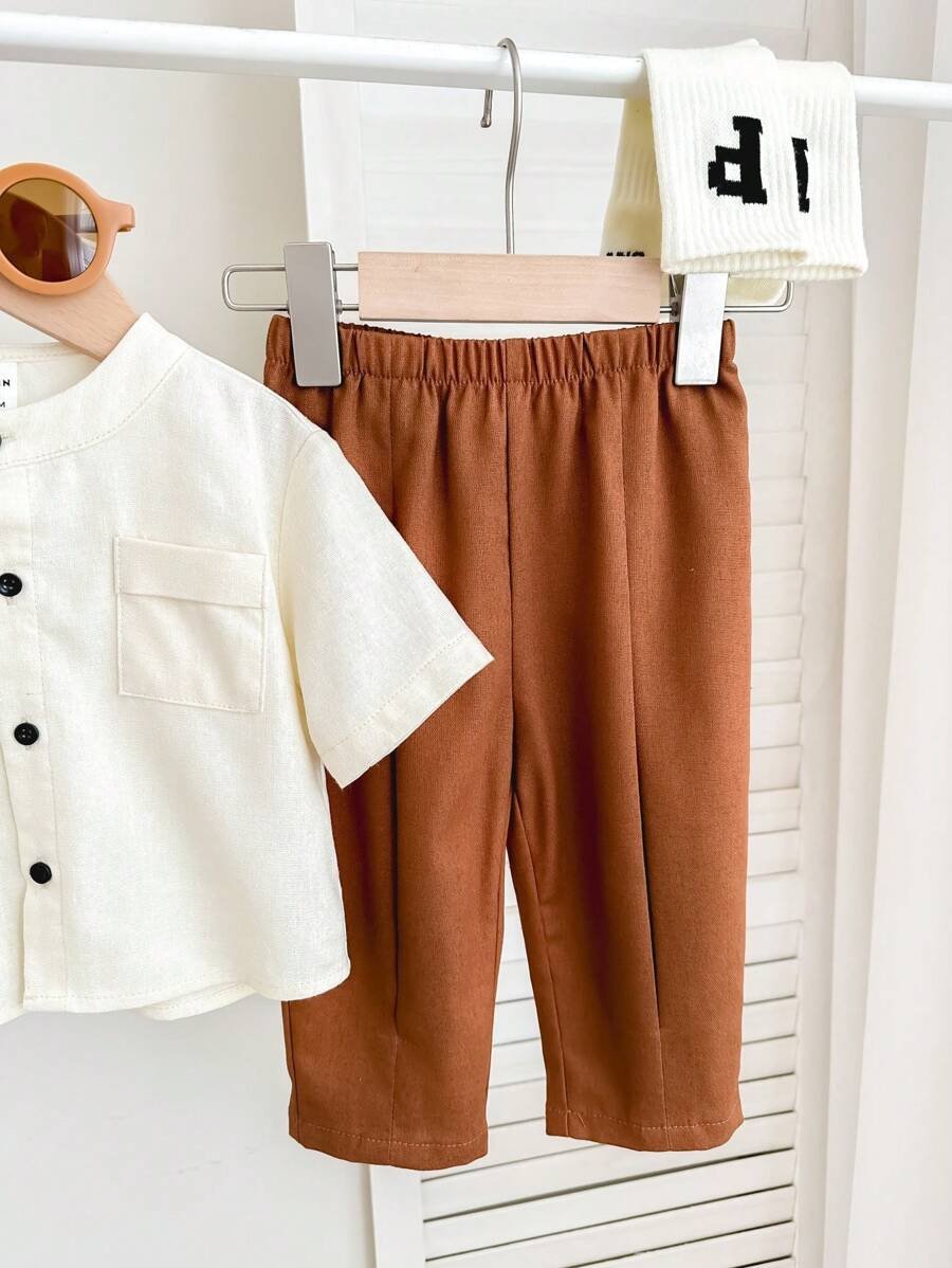 Camisa de manga corta con bolsillo decorado y pantalones de cintura elástico - Imagen 2