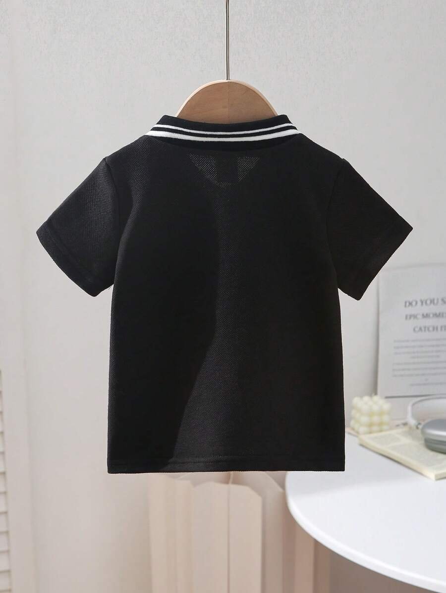 Camiseta de manga corta con cuello polo bordada para niño - Imagen 3