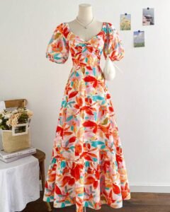 Vestido de vacaciones romántico con estampado floral colorido