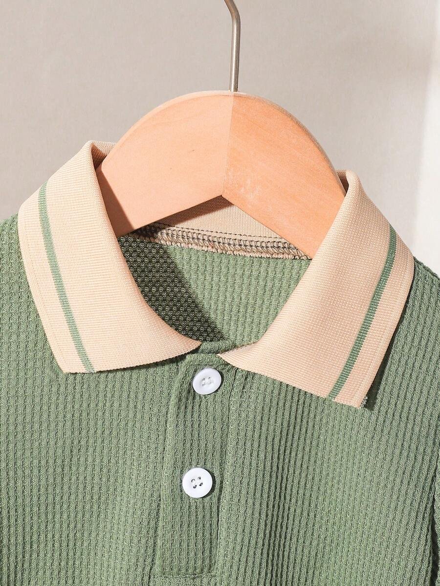 Camisa polo bebé niño clásica de tejido de gofre verde con botones blancos - Imagen 2