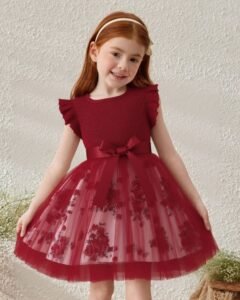 Vestido elegante con mangas de vuelo de malla y contraste