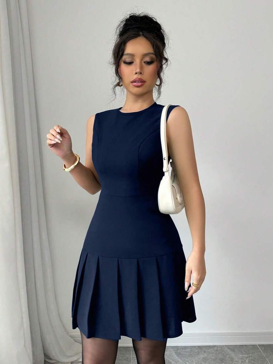 Vestido azul mini ajustado de mujer con volantes en el bajo